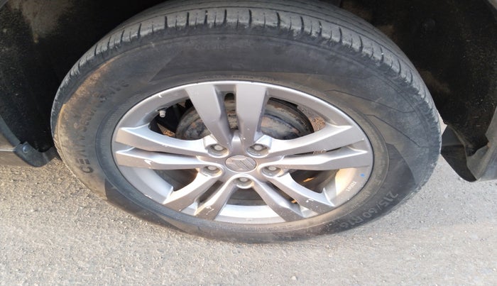 2017 Maruti Vitara Brezza ZDI, Diesel, Manual, 1,10,841 km, tyre