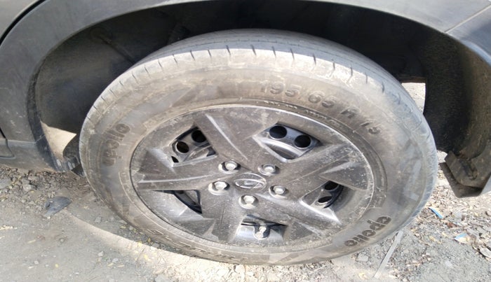 2023 Hyundai VENUE S 1.2, Petrol, Manual, 19,539 km, tyre