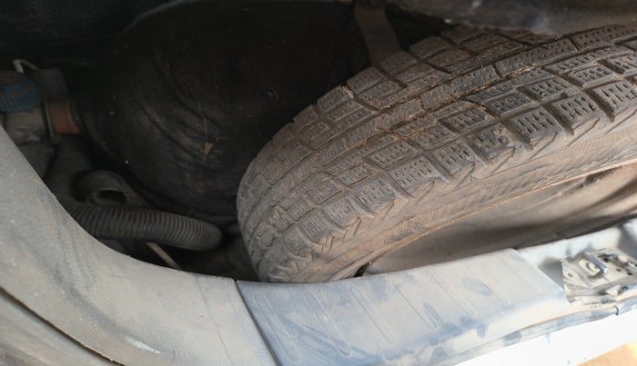 2012 Maruti Wagon R 1.0 LXI, Petrol, Manual, 1,12,296 km, tyre