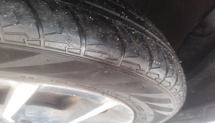 2018 Mahindra KUV 100 NXT K8 P 6 STR, Petrol, Manual, 68,794 km, tyre