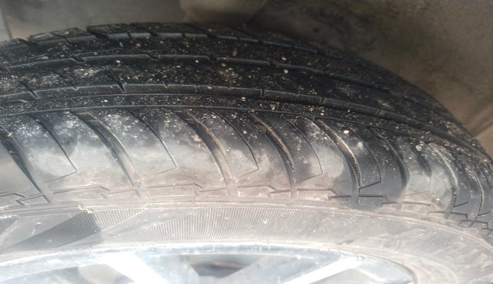 2018 Mahindra KUV 100 NXT K8 P 6 STR, Petrol, Manual, 68,794 km, tyre