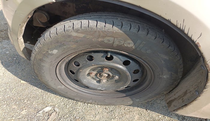 2010 Maruti Swift VXI, Petrol, Manual, 81,136 km, tyre