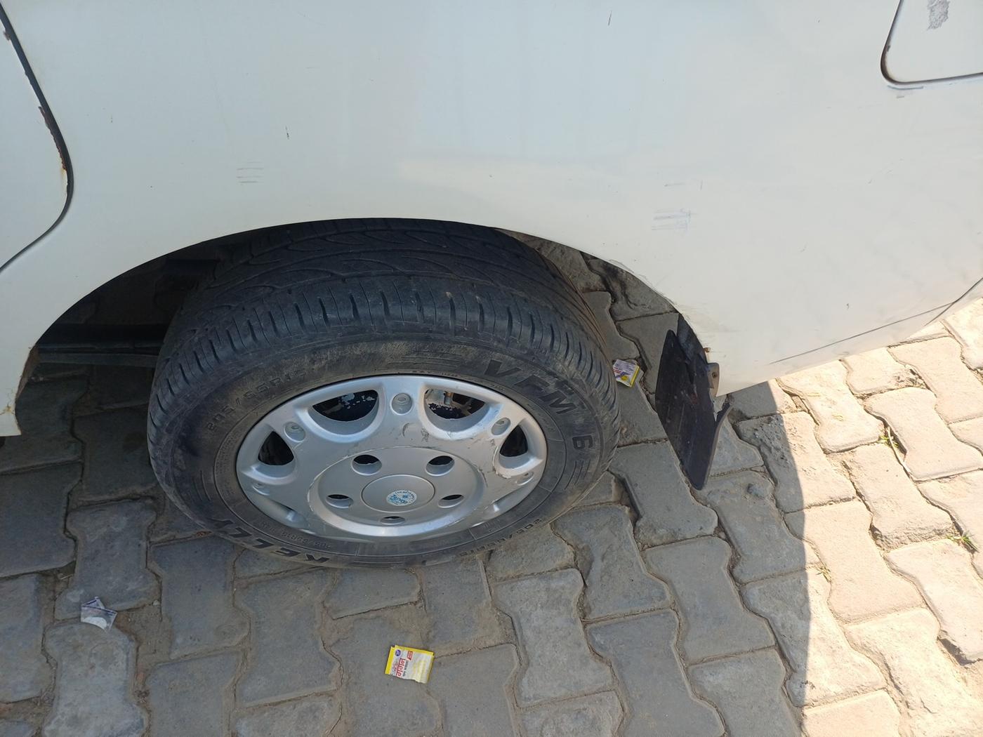 2014 Mahindra Xylo D2 BS-III, Diesel, Manual, 74,493 km, tyre