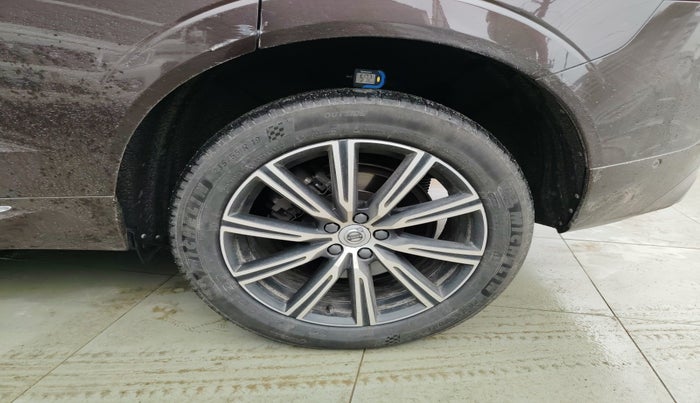 2019 Volvo XC 60 D5 INSCRIPTION, Diesel, Automatic, 2,04,266 km, tyre