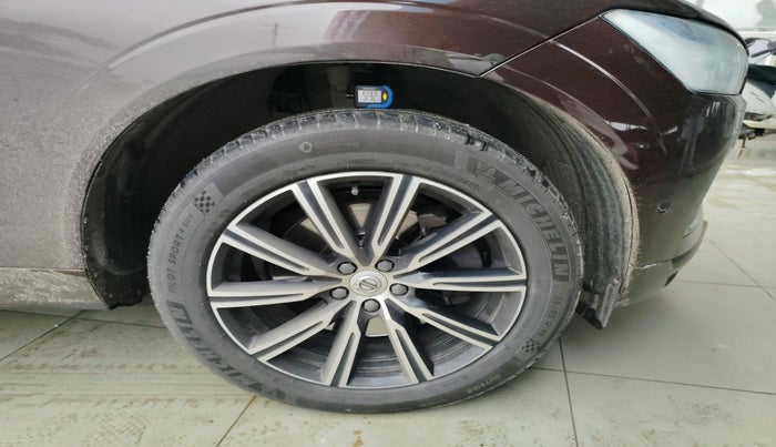 2019 Volvo XC 60 D5 INSCRIPTION, Diesel, Automatic, 2,04,266 km, tyre