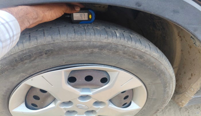 2020 Mahindra XUV300 W6 1.5 Diesel, Diesel, Manual, 2,72,908 km, tyre