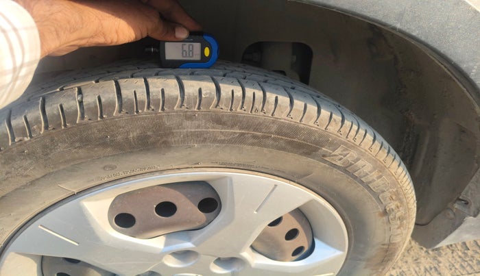 2020 Mahindra XUV300 W6 1.5 Diesel, Diesel, Manual, 2,72,908 km, tyre