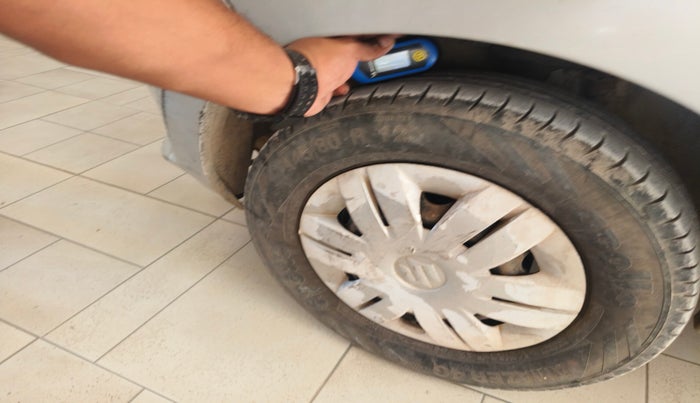 2014 Maruti Alto 800 LXI, Petrol, Manual, 1,51,685 km, tyre