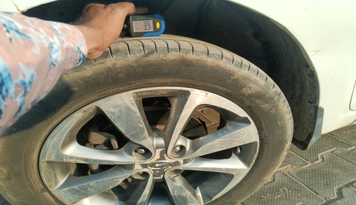 2017 Hyundai Elite i20 ASTA 1.4 CRDI, Diesel, Manual, 1,04,518 km, tyre