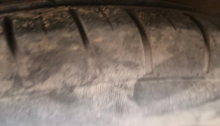 2011 Toyota Etios G, Petrol, Manual, 1,13,144 km, tyre