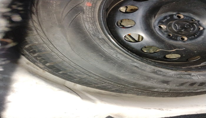 2016 Fiat Punto EVO EMOTION 1.3 MULTIJET, Diesel, Manual, 3,36,326 km, tyre