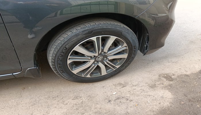 2022 Honda Amaze 1.2L I-VTEC VX, Petrol, Manual, 9,543 km, tyre