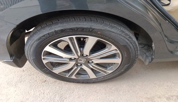 2022 Honda Amaze 1.2L I-VTEC VX, Petrol, Manual, 9,543 km, tyre