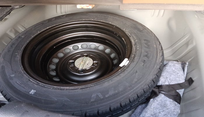 2022 Honda Amaze 1.2L I-VTEC VX, Petrol, Manual, 9,543 km, tyre