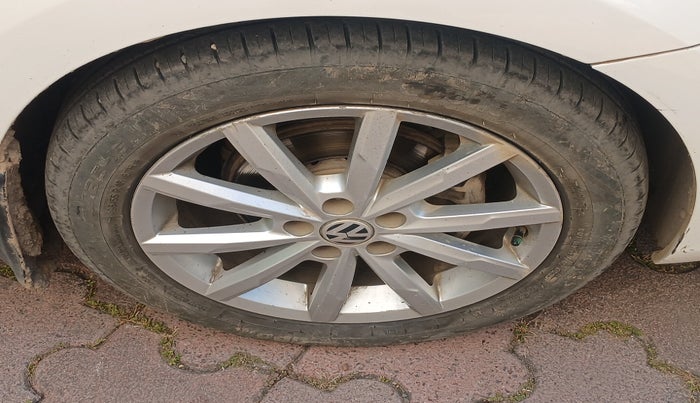 2018 Volkswagen Vento HIGHLINE PLUS 1.5 16 ALLOY, Diesel, Manual, 1,52,373 km, tyre