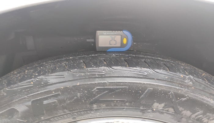 2013 Maruti Swift VDI, Diesel, Manual, 1,02,440 km, tyre