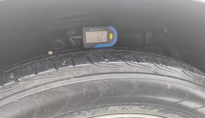 2013 Maruti Swift VDI, Diesel, Manual, 1,02,440 km, tyre