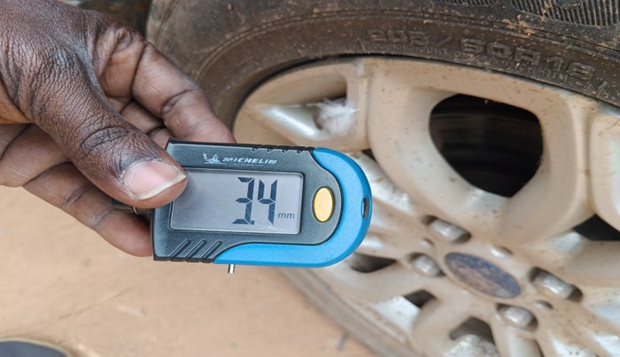 2015 Ford Ecosport TITANIUM 1.5L PETROL AT, Petrol, Automatic, 1,21,516 km, tyre