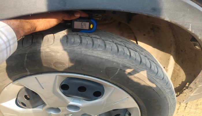 2023 Mahindra XUV300 W6 1.2 PETROL, Petrol, Manual, 1,71,896 km, tyre