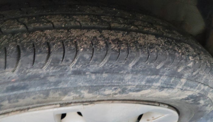 2016 Hyundai Xcent BASE 1.2, Petrol, Manual, 50,025 km, tyre