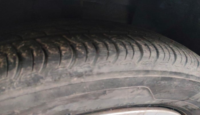 2016 Hyundai Xcent BASE 1.2, Petrol, Manual, 50,025 km, tyre