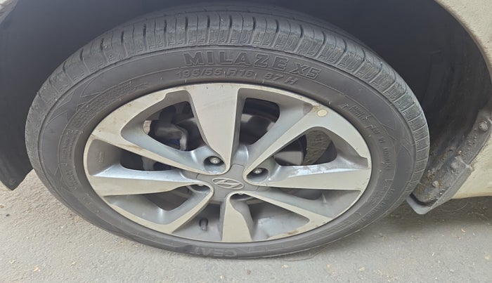 2017 Hyundai Elite i20 ASTA 1.2 (O), Petrol, Manual, 55,820 km, tyre