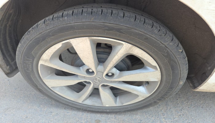 2017 Hyundai Elite i20 ASTA 1.2 (O), Petrol, Manual, 55,820 km, tyre