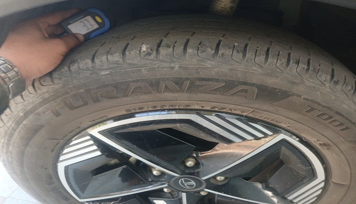 2024 Tata NEXON FEARLESS + SUNROOF DCA DUAL TONE 1.2 PETROL, Petrol, Automatic, 2,80,234 km, tyre