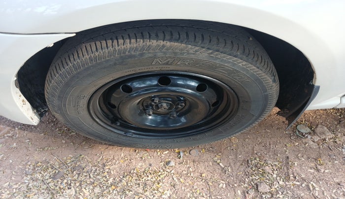 2013 Mahindra Verito Vibe CS 1.5 D4, Diesel, Manual, 1,13,099 km, tyre