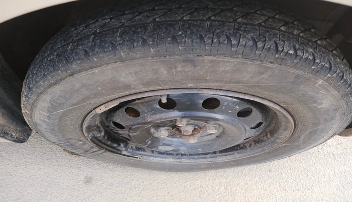 2011 Maruti Swift Dzire VXI, Petrol, Manual, 76,882 km, tyre