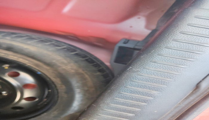 2019 Maruti Swift VXI AMT, Petrol, Automatic, 71,152 km, tyre