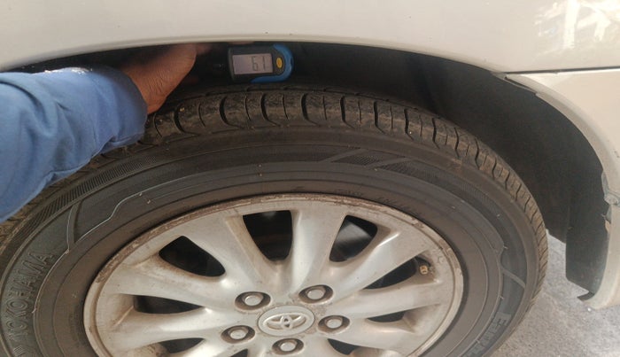 2013 Toyota Innova 2.5 VX 7 STR, Diesel, Manual, 1,51,752 km, tyre