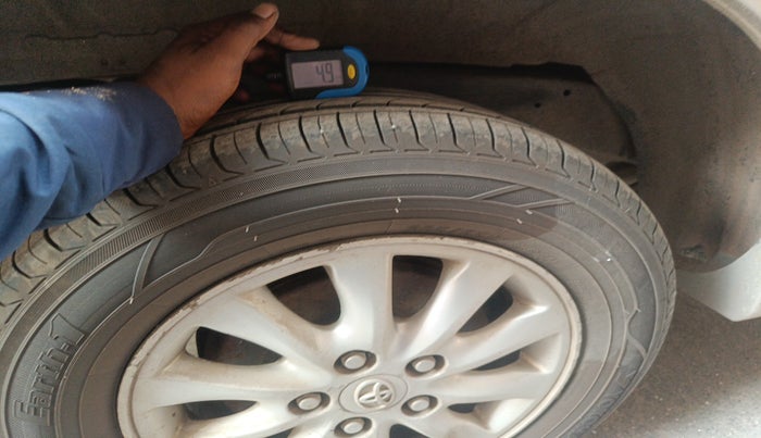 2013 Toyota Innova 2.5 VX 7 STR, Diesel, Manual, 1,51,752 km, tyre