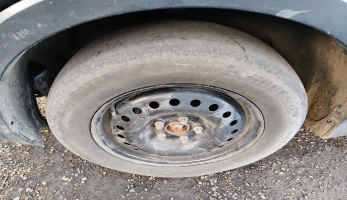 2022 Mahindra XUV300 W6 1.5 Diesel, Diesel, Manual, 1,77,839 km, tyre