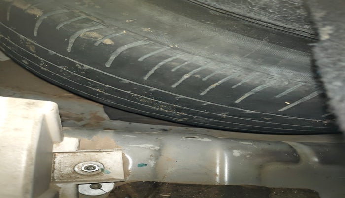 2022 Mahindra XUV300 W6 1.5 Diesel, Diesel, Manual, 1,77,839 km, tyre