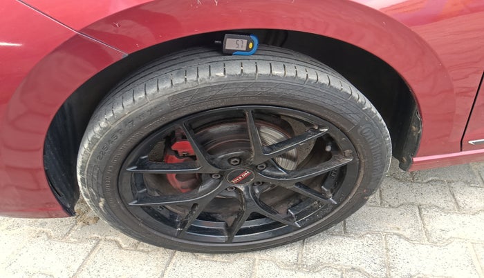 2022 Volkswagen VIRTUS HIGHLINE TSI 1.0 MT, Petrol, Manual, 71,186 km, tyre