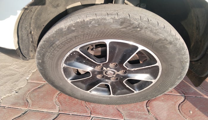 2016 Renault Duster 110 PS RXZ DIESEL, Diesel, Manual, 2,58,170 km, tyre