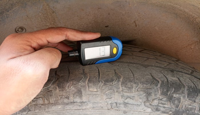 2017 Mahindra XUV500 W4, Diesel, Manual, 94,000 km, tyre