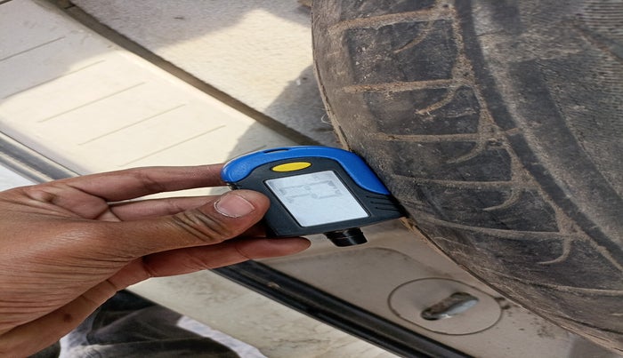 2017 Mahindra XUV500 W4, Diesel, Manual, 94,000 km, tyre