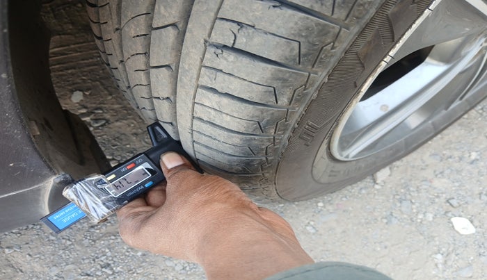 2017 Hyundai Creta SX PLUS AT 1.6 DIESEL, Diesel, Automatic, 1,80,089 km, tyre