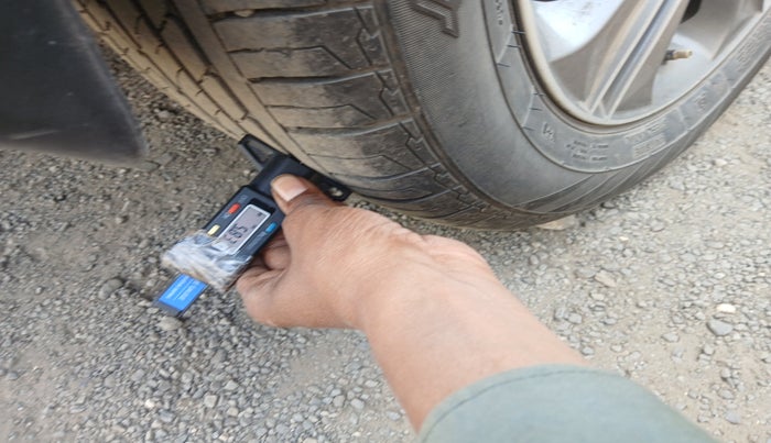 2017 Hyundai Creta SX PLUS AT 1.6 DIESEL, Diesel, Automatic, 1,80,089 km, tyre