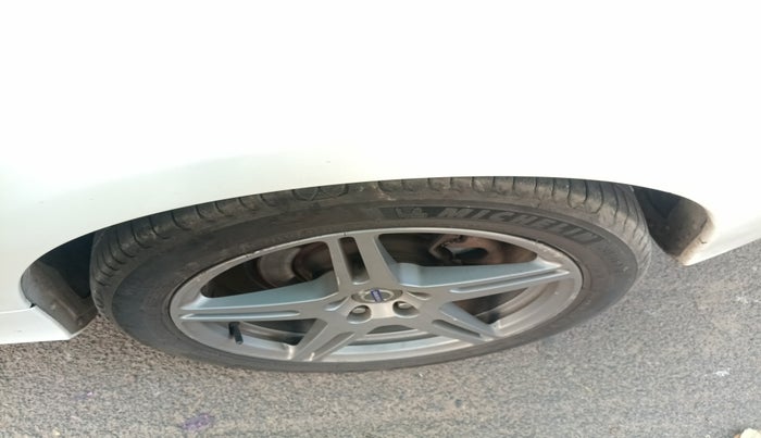 2014 Volvo S60 SUMMUM D4, Diesel, Automatic, 1,25,872 km, tyre