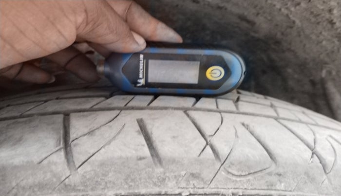 2020 Tata Harrier XZA 2.0L, Diesel, Automatic, 88,173 km, tyre