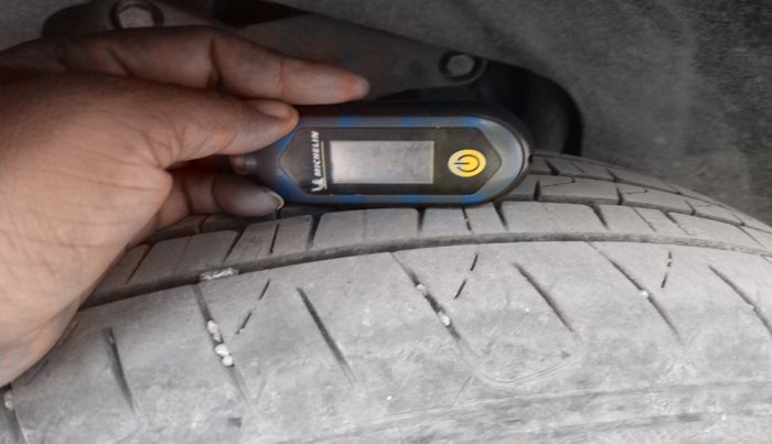 2020 Tata Harrier XZA 2.0L, Diesel, Automatic, 88,173 km, tyre