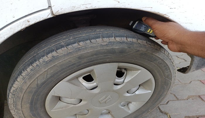 2021 Maruti Eeco 5 STR AC CNG, Petrol, Manual, 1,10,223 km, tyre