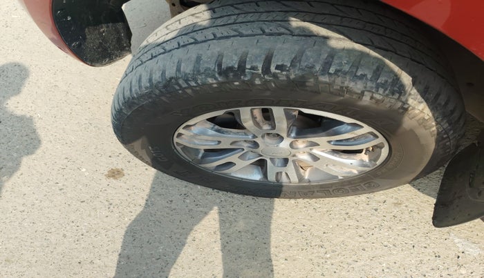 2016 Ford Endeavour TITANIUM 3.2 4X4 AT, Diesel, Automatic, 1,75,274 km, tyre