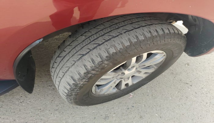 2016 Ford Endeavour TITANIUM 3.2 4X4 AT, Diesel, Automatic, 1,75,274 km, tyre