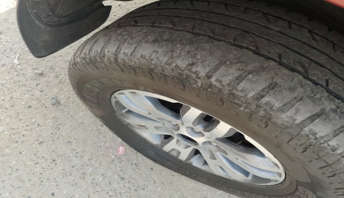 2016 Ford Endeavour TITANIUM 3.2 4X4 AT, Diesel, Automatic, 1,75,274 km, tyre