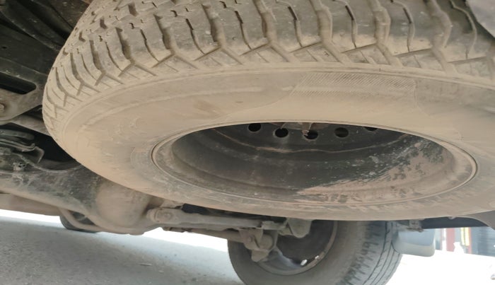 2016 Ford Endeavour TITANIUM 3.2 4X4 AT, Diesel, Automatic, 1,75,274 km, tyre