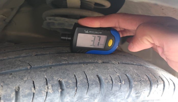 2022 Mahindra XUV300 W8 (O) 1.2 PETROL, Petrol, Manual, 21,390 km, tyre